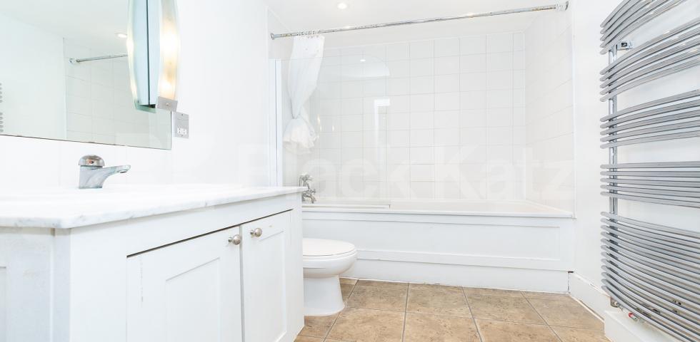 			HUGE 5 BED 4 BATH IN WC1!, 5 Bedroom, 1 bath, 1 reception Flat			 Bedford Place, BLOOMSBURY
